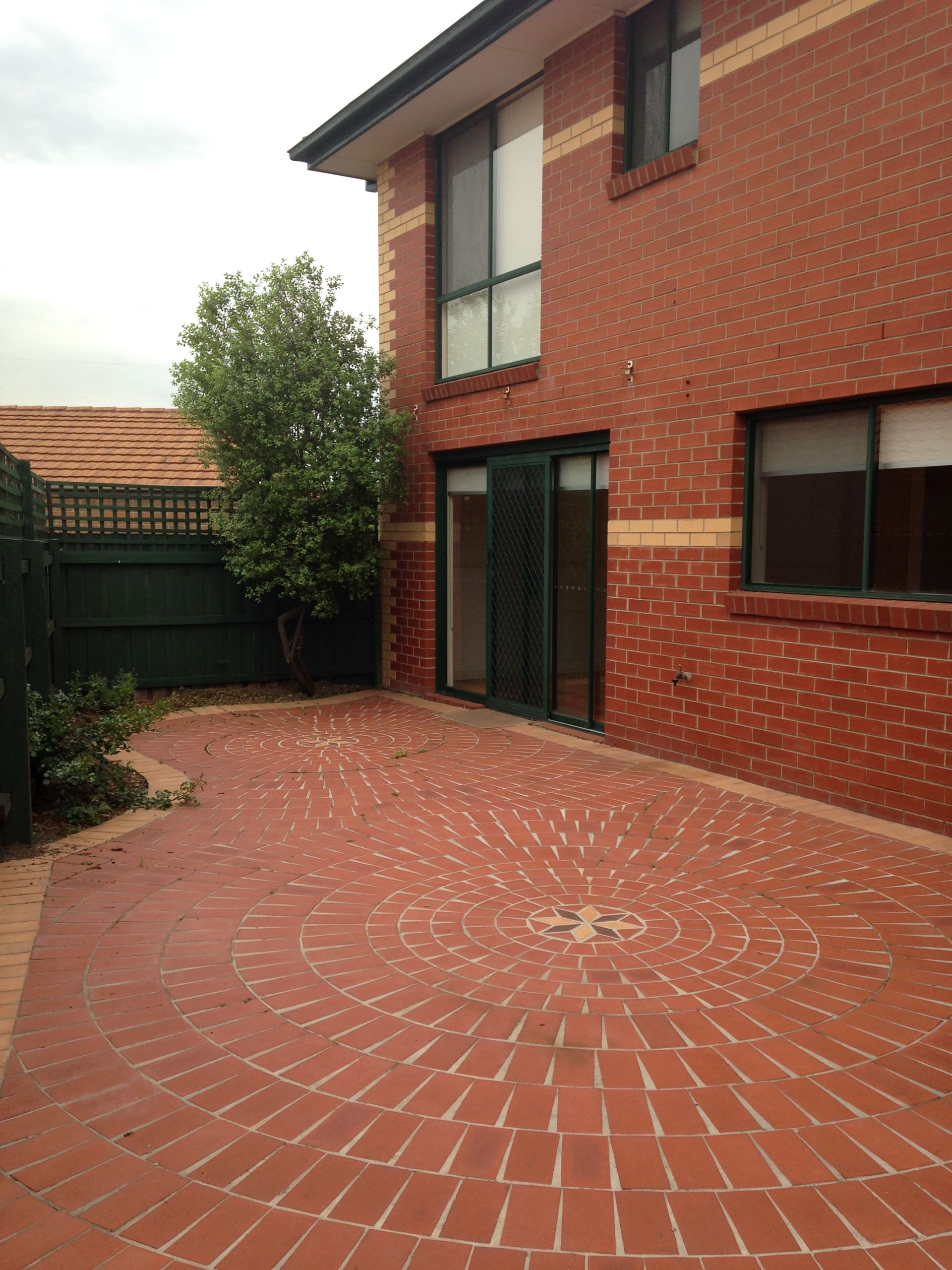 WELL MAINTAINED MODERN HOME!