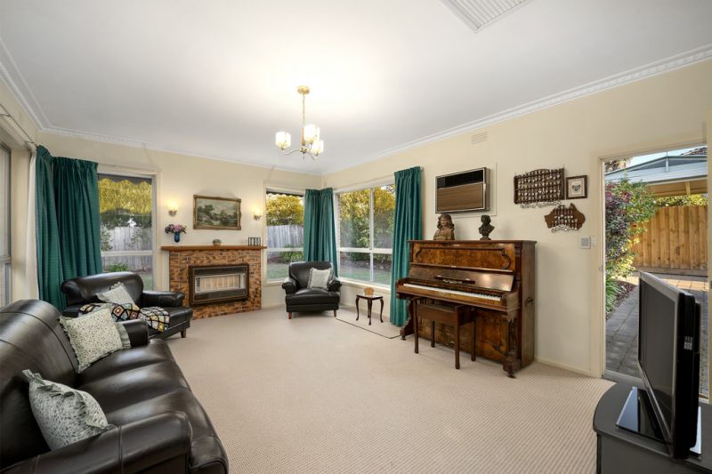 11 Longview Road, Balwyn North - Thumbnail 3