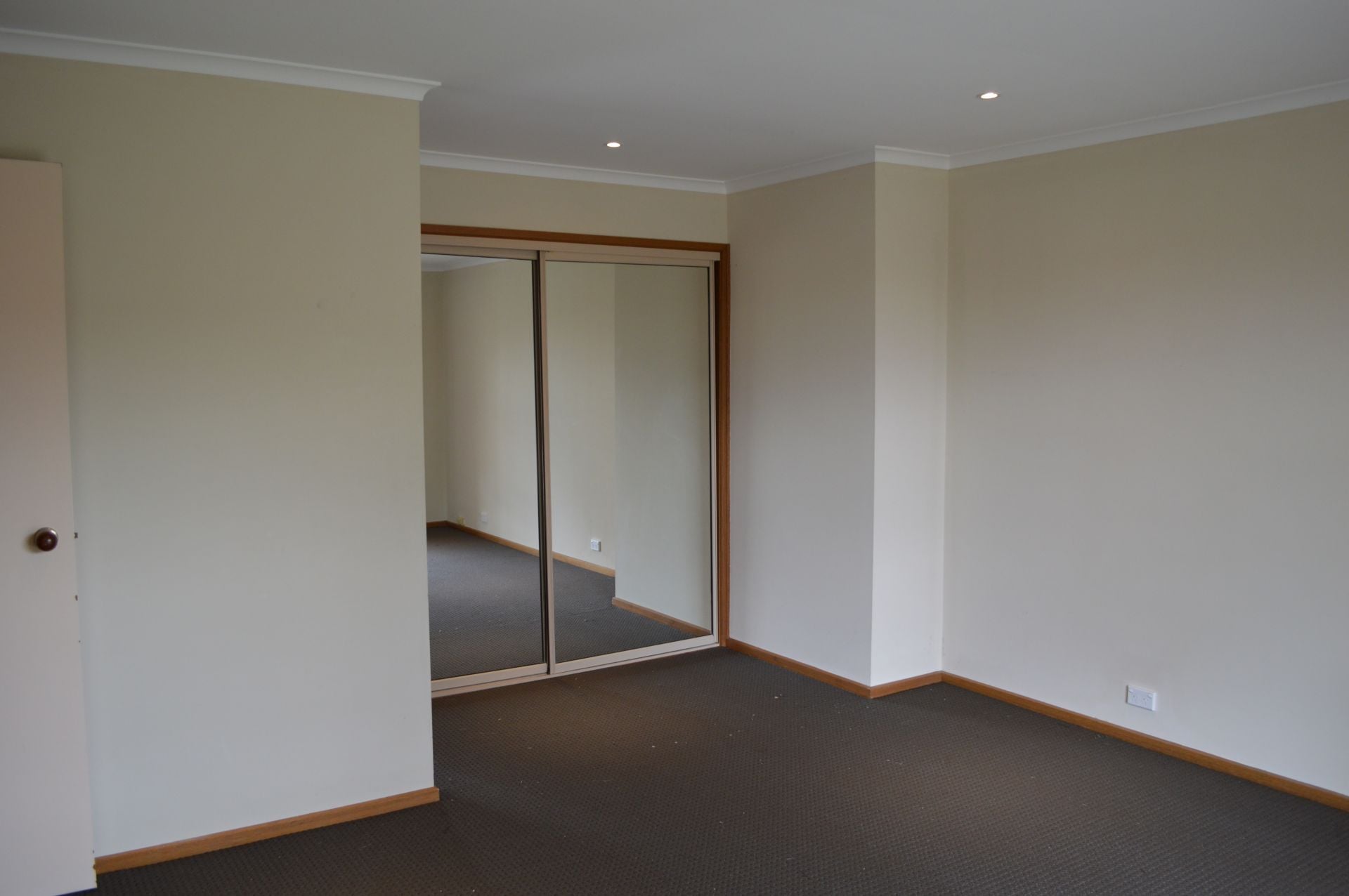 DESIRED MILL PARK LOCATION!   *Insp Thu 23rd Nov @ 4:40pm*