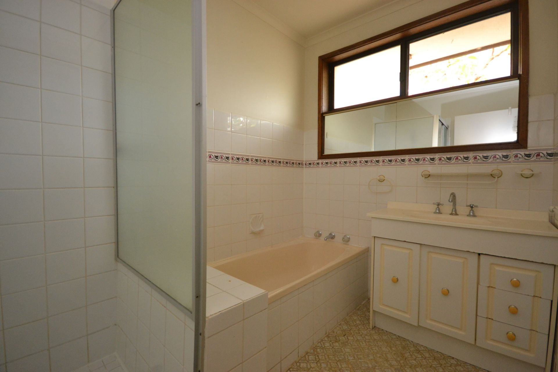 VILLA UNIT IN VIBRANT LIFESTYLE SETTING