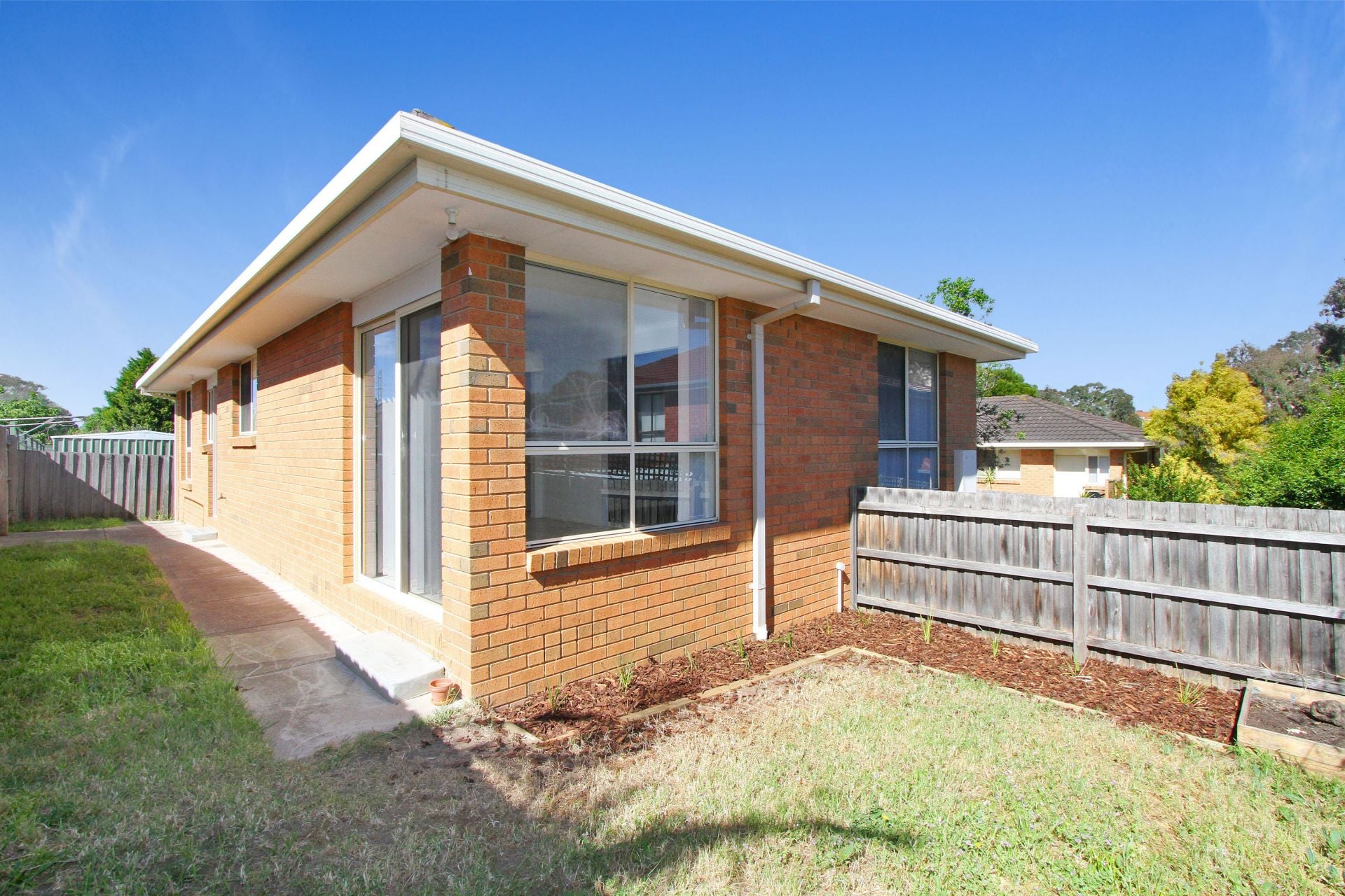 Tranquil Location! *RENOVATED KITCHEN & NEW CARPET*