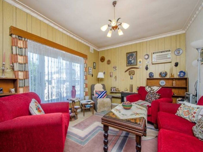 14 Almond Avenue, Brooklyn - Thumbnail 3