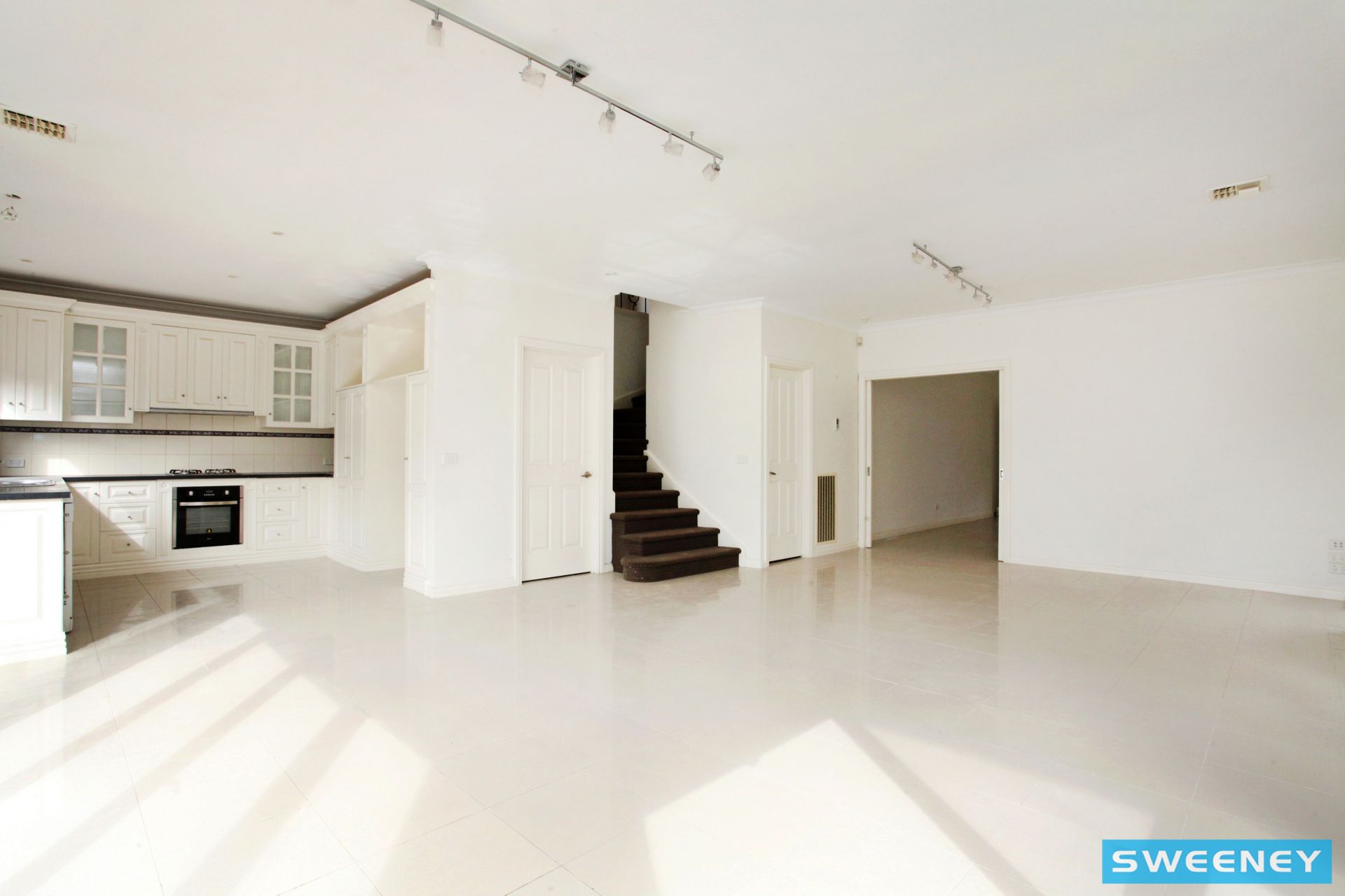 3 Lakeway Close, Caroline Springs - Thumbnail 4