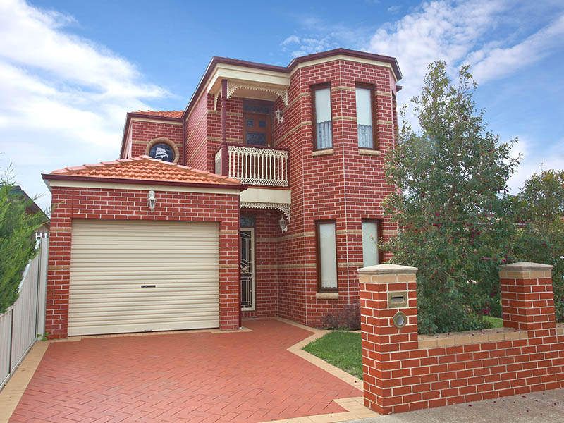 9 Yendon Close, Caroline Springs - Thumbnail 2