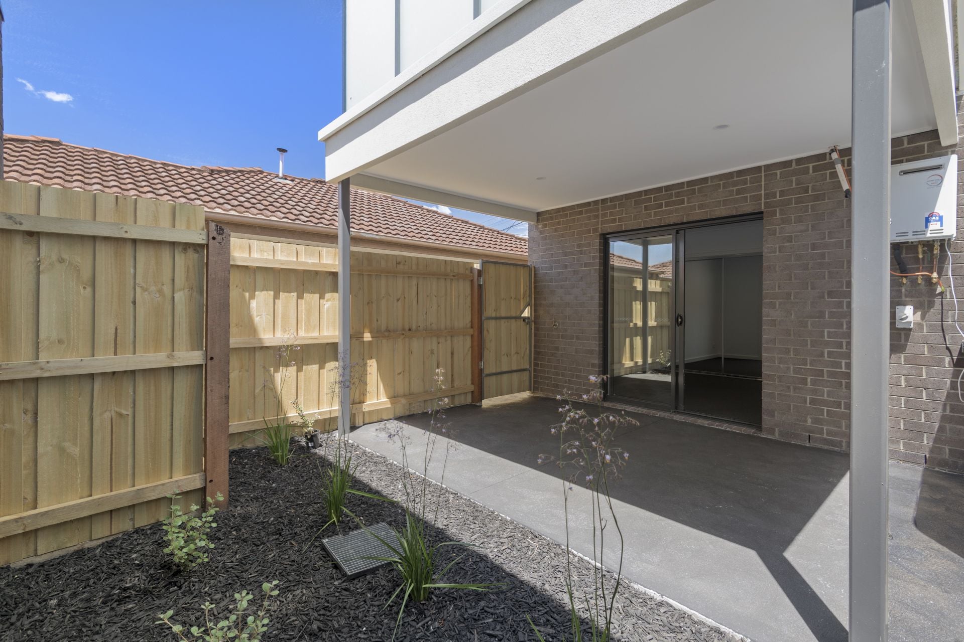 BRAND NEW TOWNHOUSE IN PRIME LOCATION