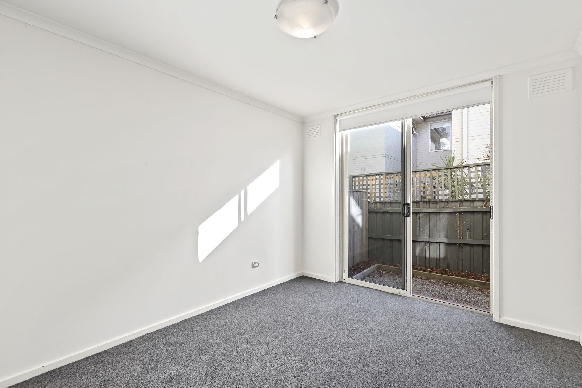 Parkland Retreat in Trendy Thornbury