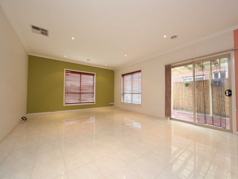 16 Paringa Avenue SOUTH MORANG, South Morang - Thumbnail 4