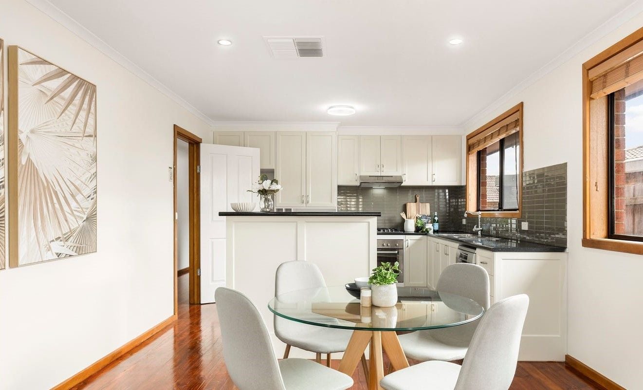 Lovely 2 Bedroom Unit In a Great Location!