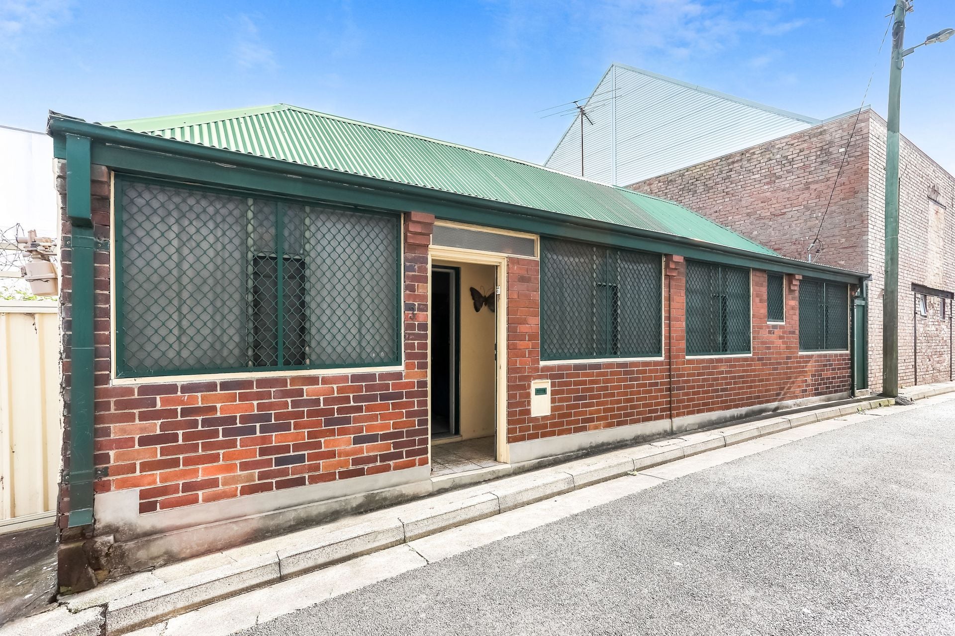 1-3 Brisbane Lane, Waterloo, Waterloo - Thumbnail 2
