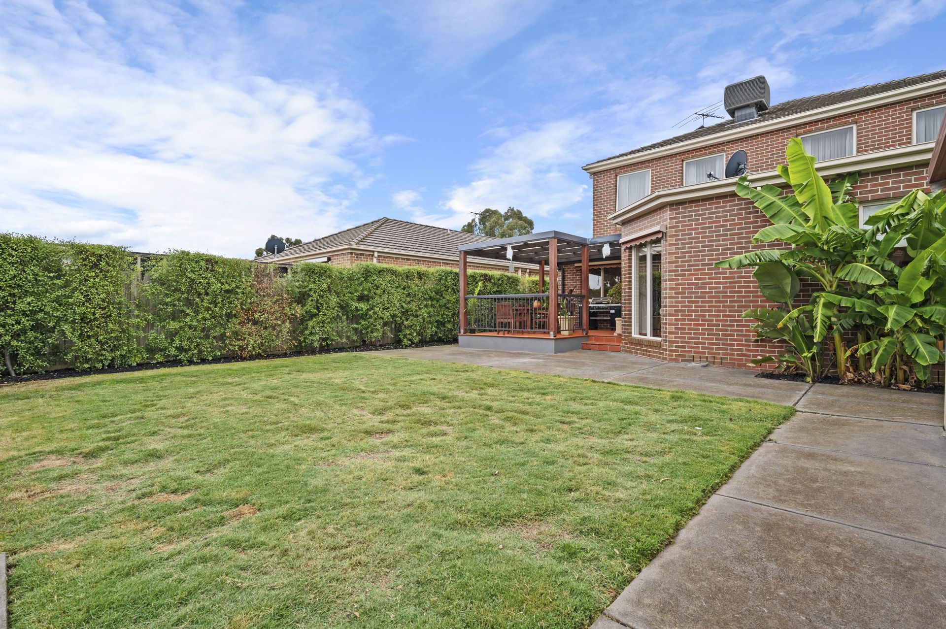 IMPRESSIVE FAMILY HOME WITH PRICELESS VIEWS