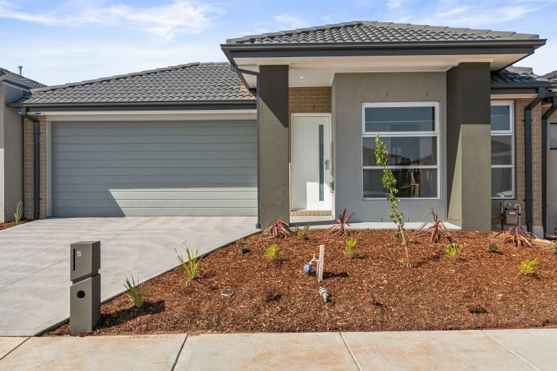 5 Tamworth Drive, Rockbank