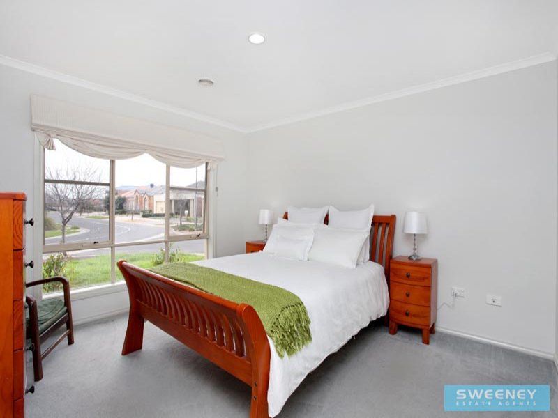 18 Broadhurst Way, Caroline Springs - Thumbnail 8