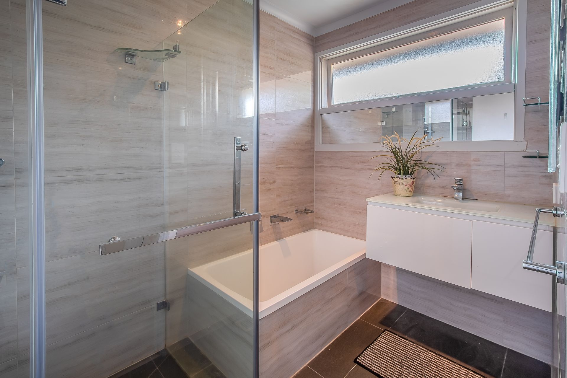 MODERN APPEAL – CORNER LOCATION