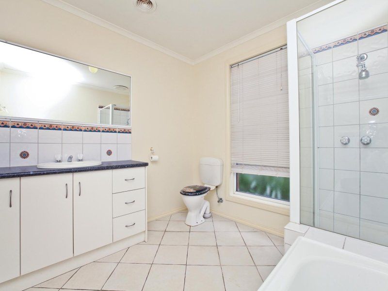 7 Emerald Court, Caroline Springs - Thumbnail 7