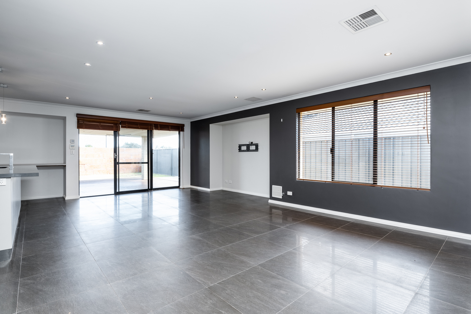 16 Birdsnest crescent  BANKSIA GROVE WA, Banksia Grove - Thumbnail 7