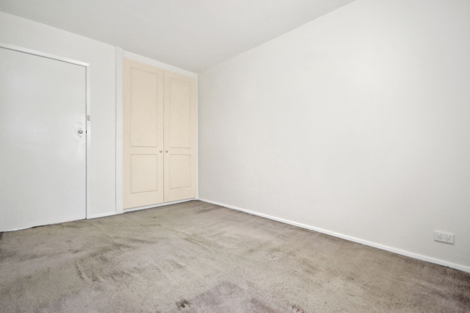 RENOVATED UNIT IN A GREAT LOCATION