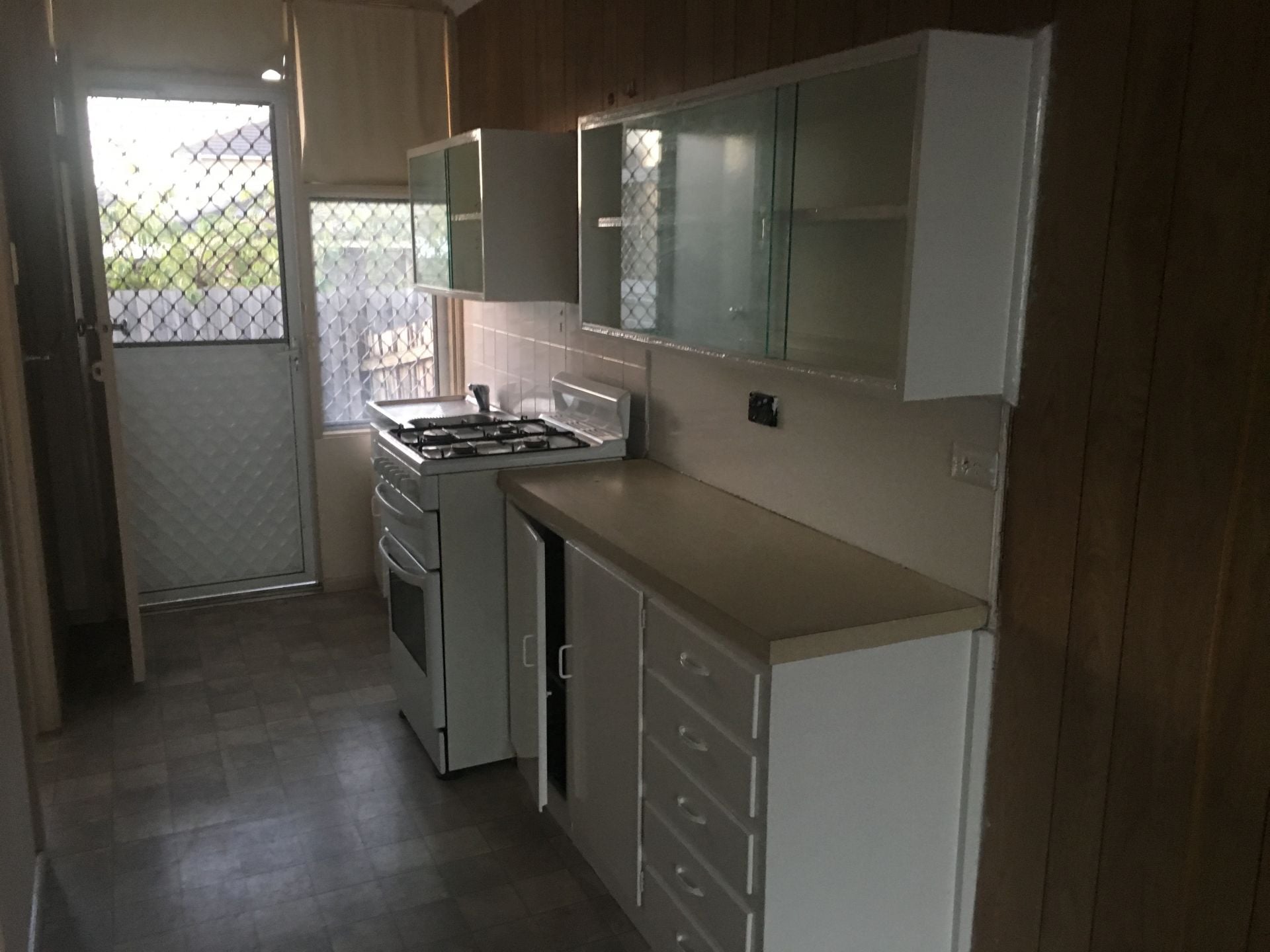 TIDY UNIT FOR LEASE!