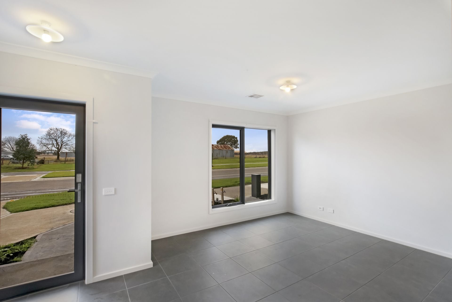 Brand New Townhouse in Kinbrook Estate!