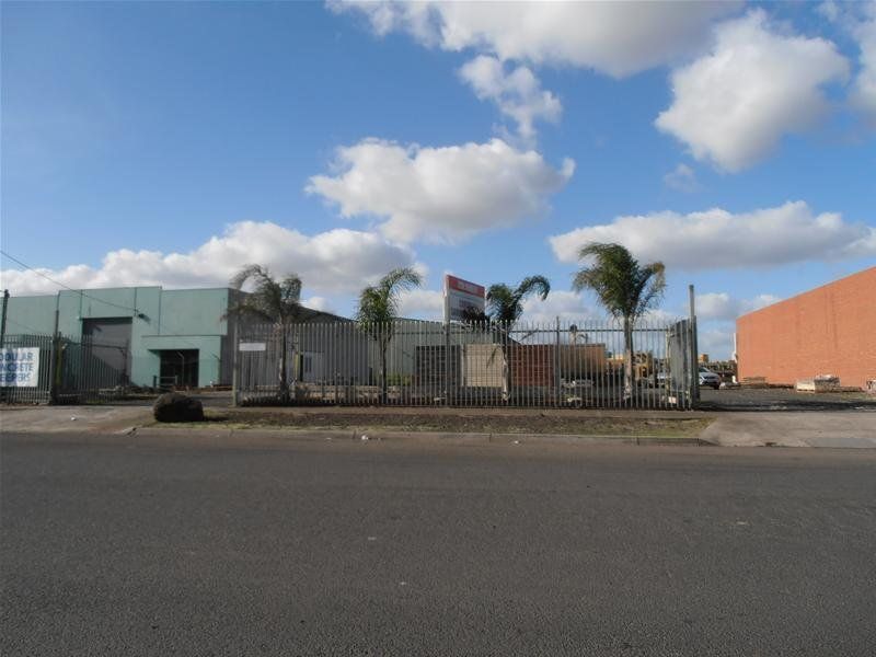 DISPLAY YARD WITH POWER AND PLUMBING
