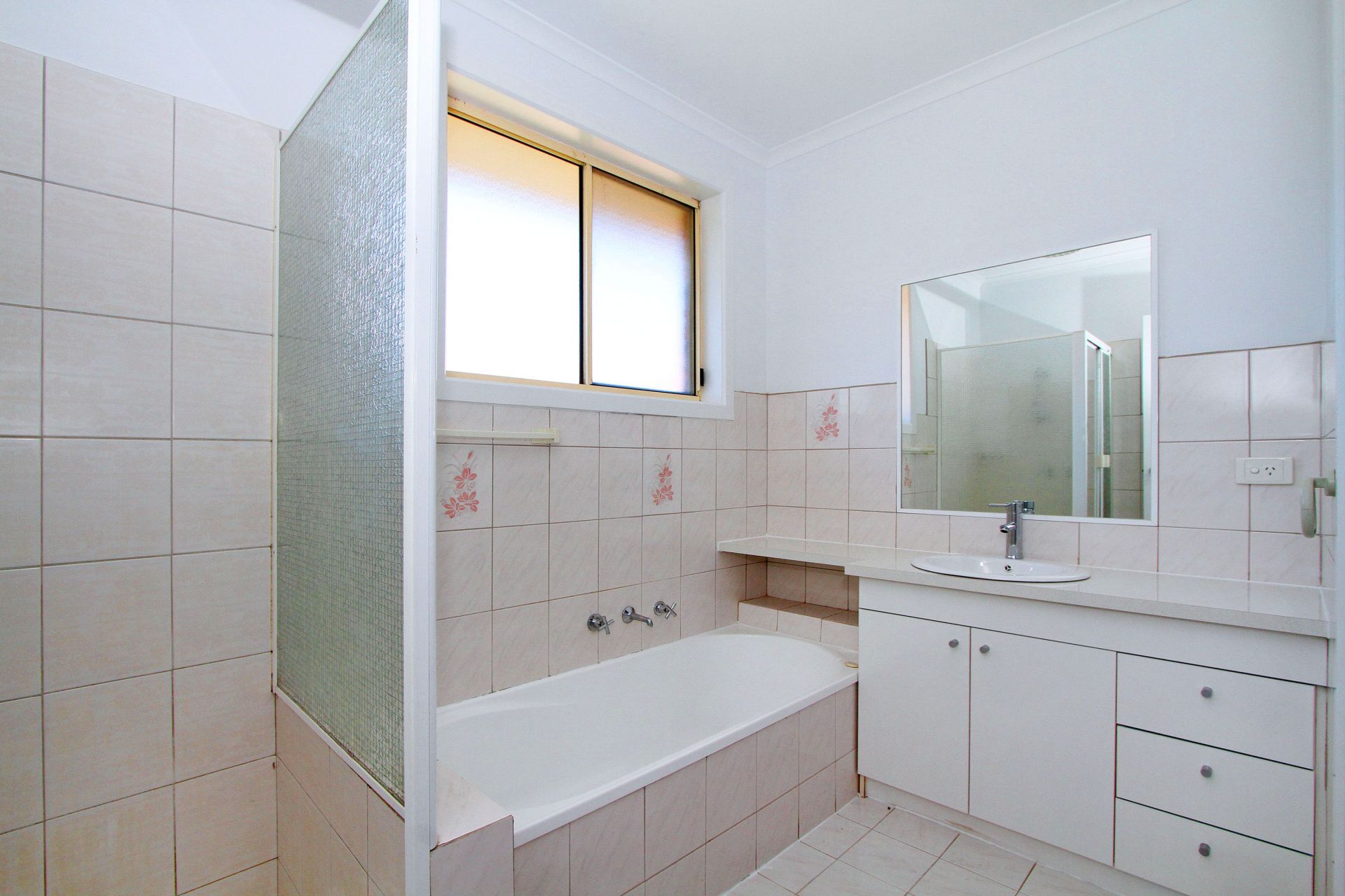 Tranquil Location! *RENOVATED KITCHEN & NEW CARPET*