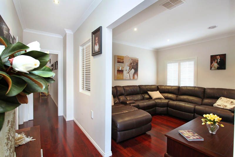 7 The Grange, Caroline Springs - Thumbnail 3