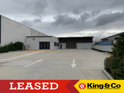 RARE FREESTANDER IN BANYO!