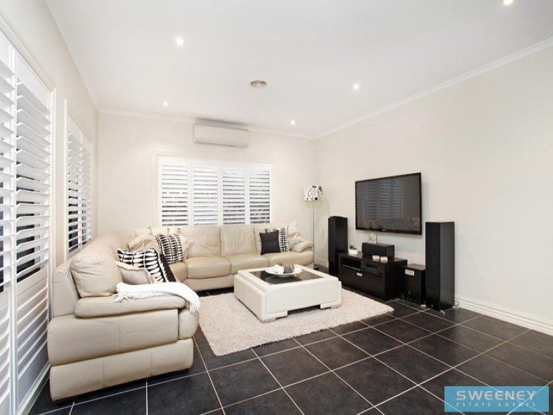 18 Lauriston Quay, Caroline Springs - Thumbnail 5