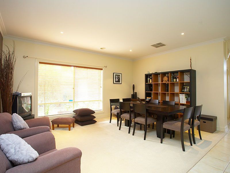 17 Victoria Way, Caroline Springs - Thumbnail 4