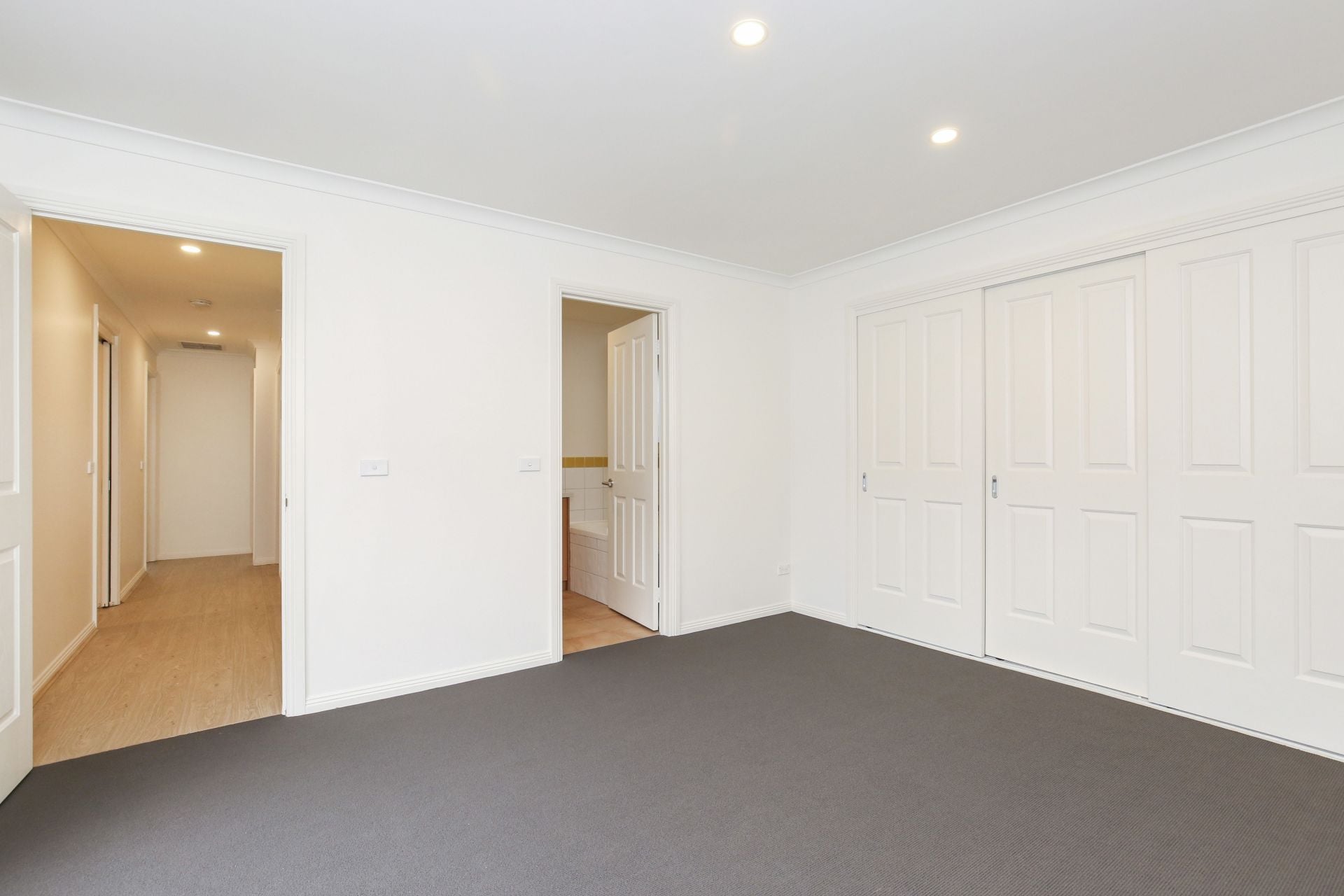 Modern 3 Bedroom Unit!