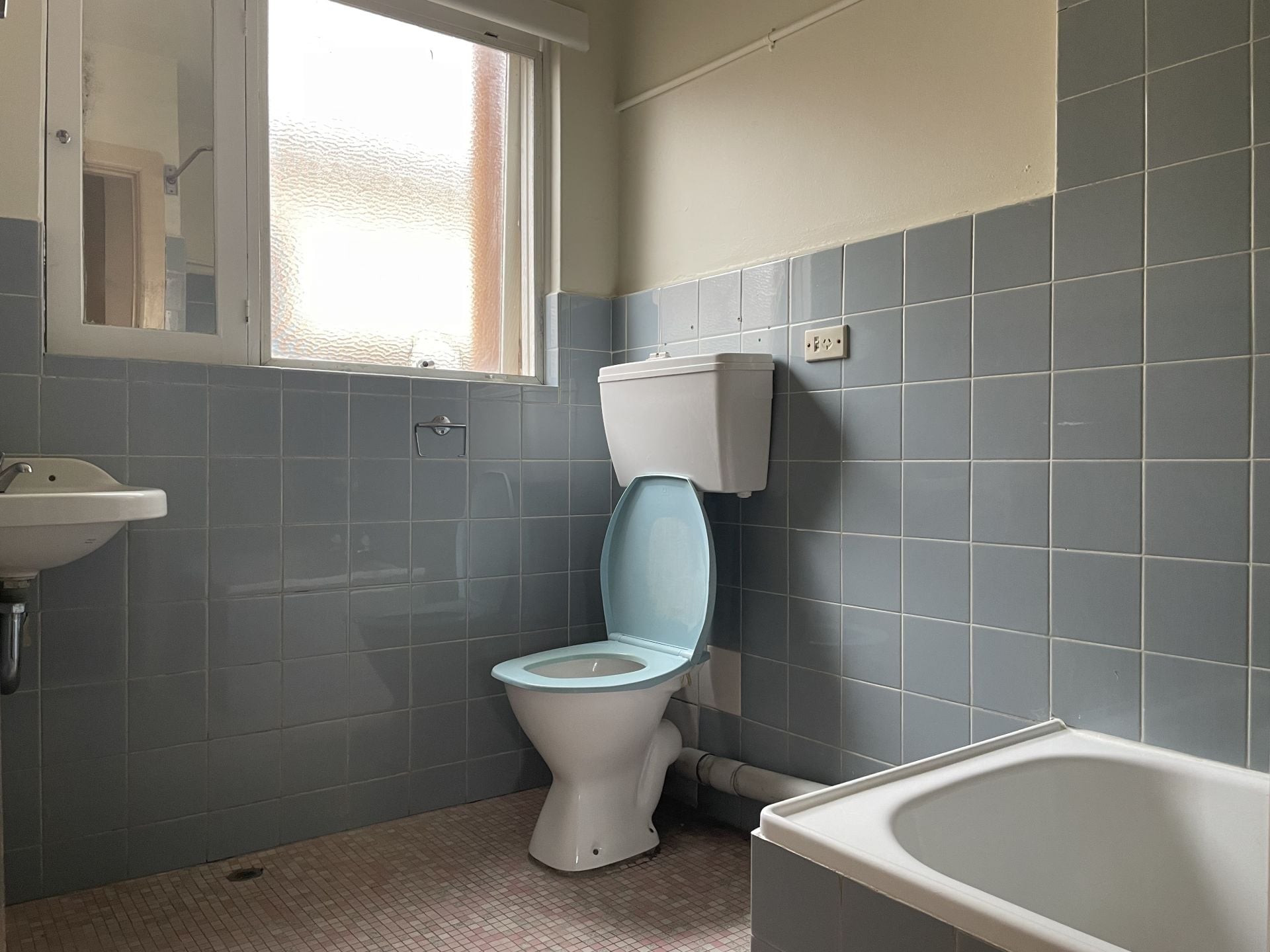 Clean, Tidy and Close to Everything!