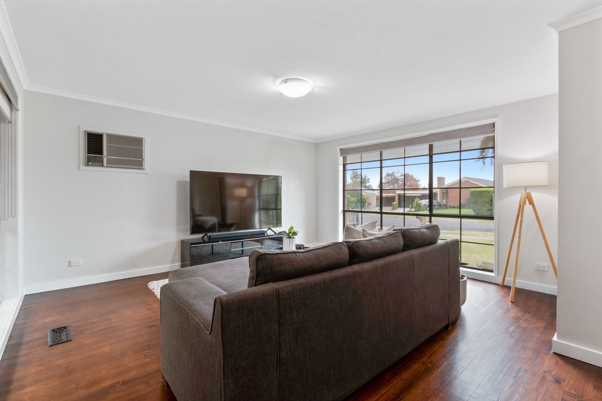 SPACIOUS FOR THE WHOLE FAMILY AND TRADIE