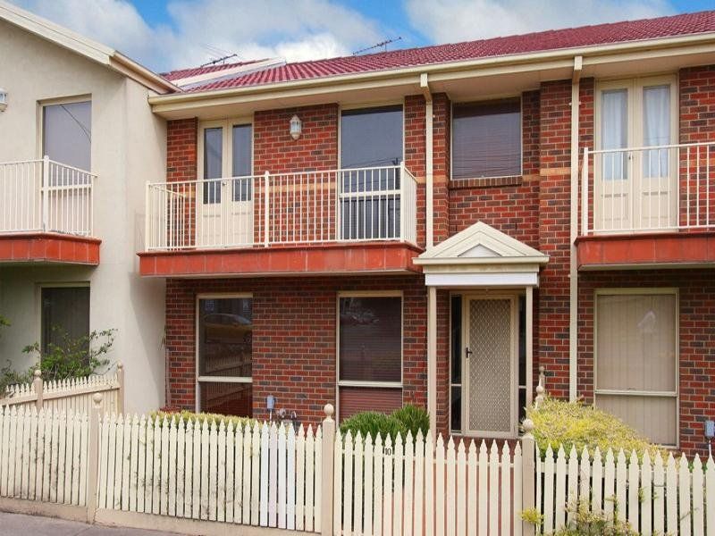 SPACIOUS TOWNHOUSE!