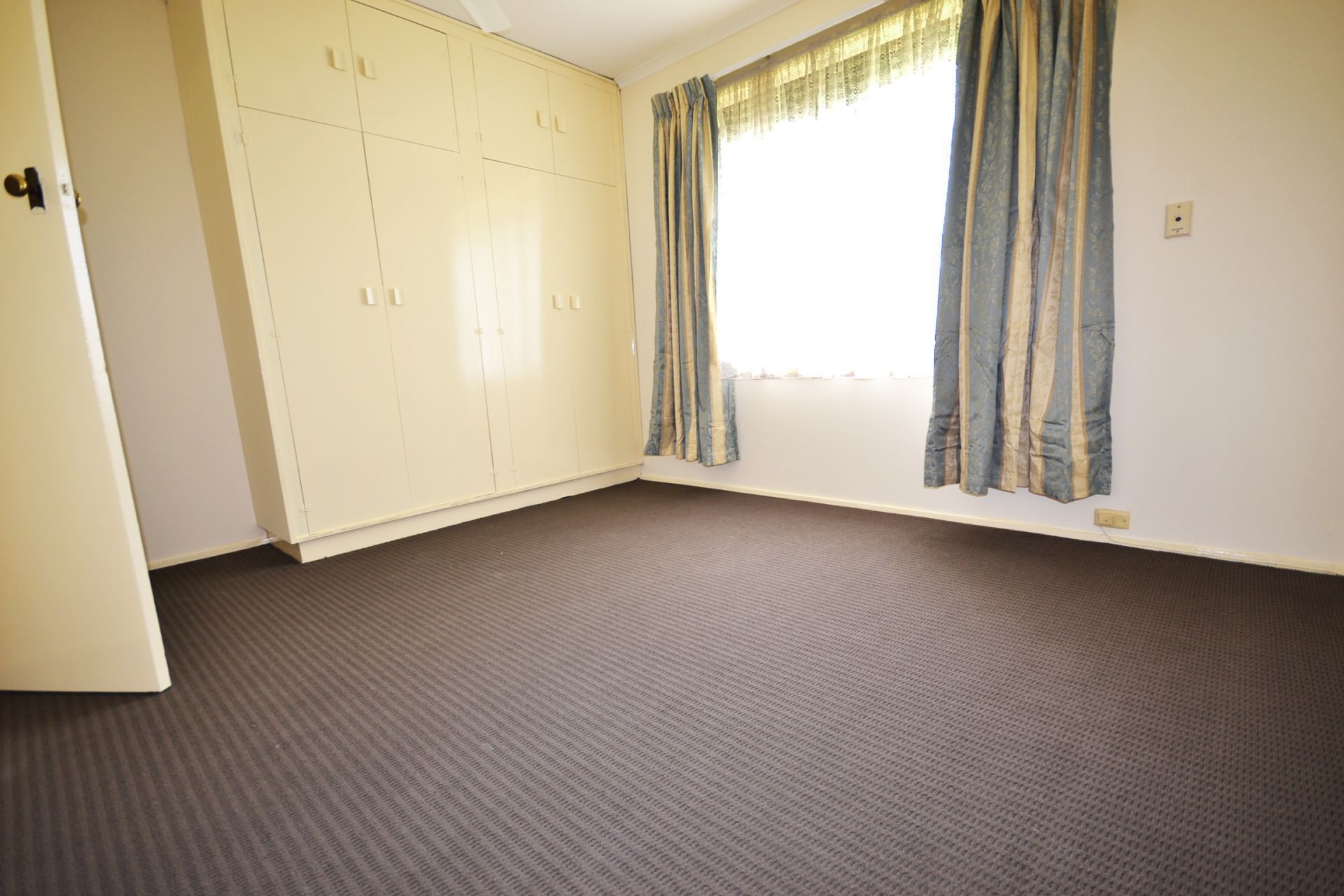 COMFY THREE BEDROOM - 6 MONTH LEASE