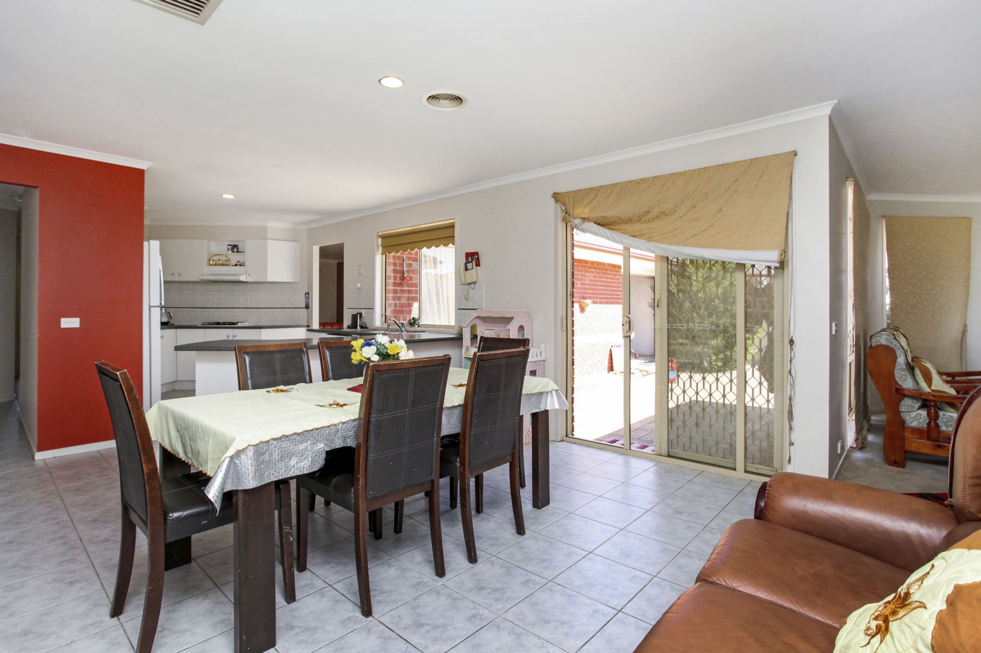 2 Moreton Close, Caroline Springs - Thumbnail 7