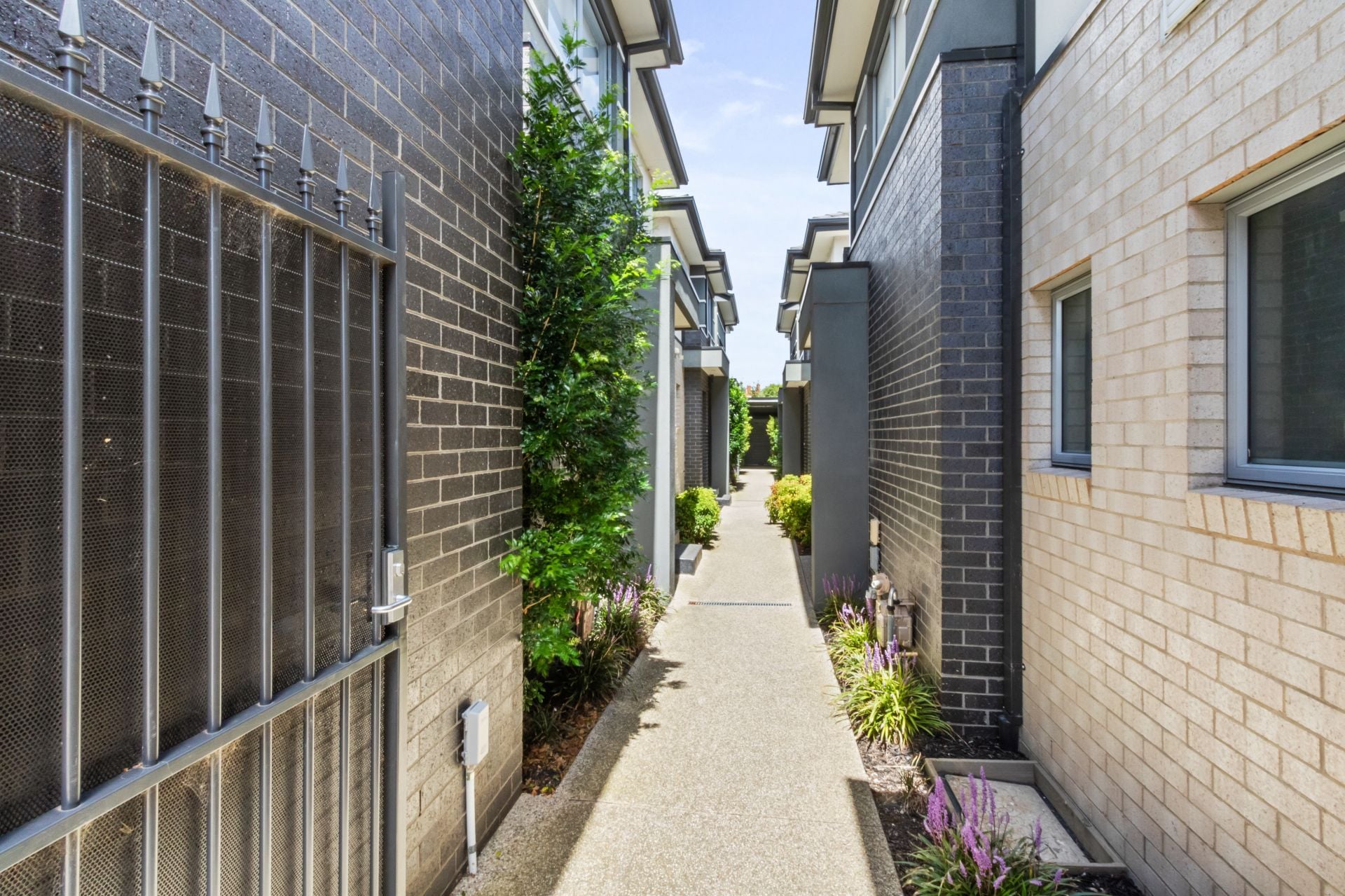 Charming 1-Bedroom Townhouse for Rent in Reservoir!