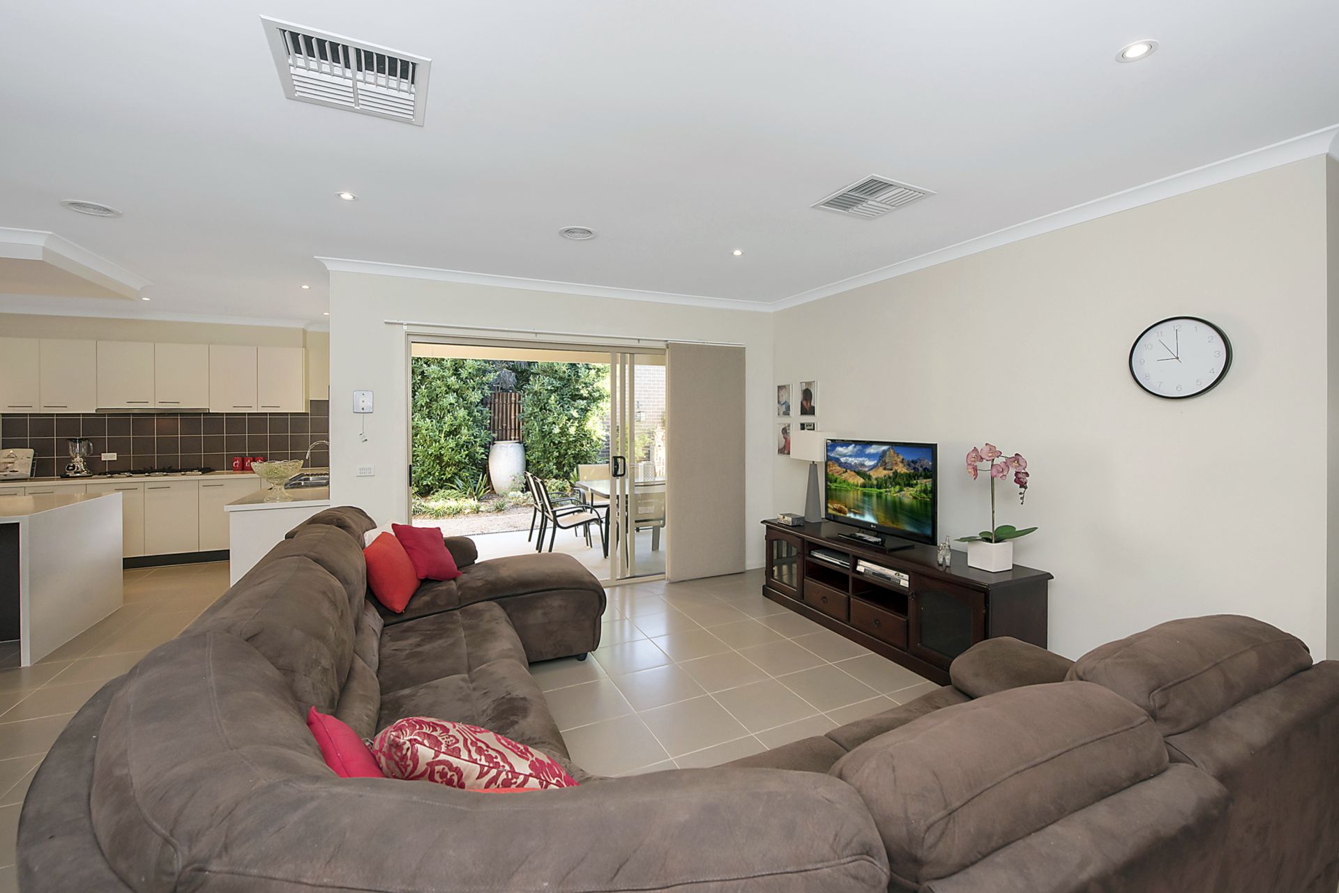 21 Chamonix Parade South Morang, South Morang - Thumbnail 4