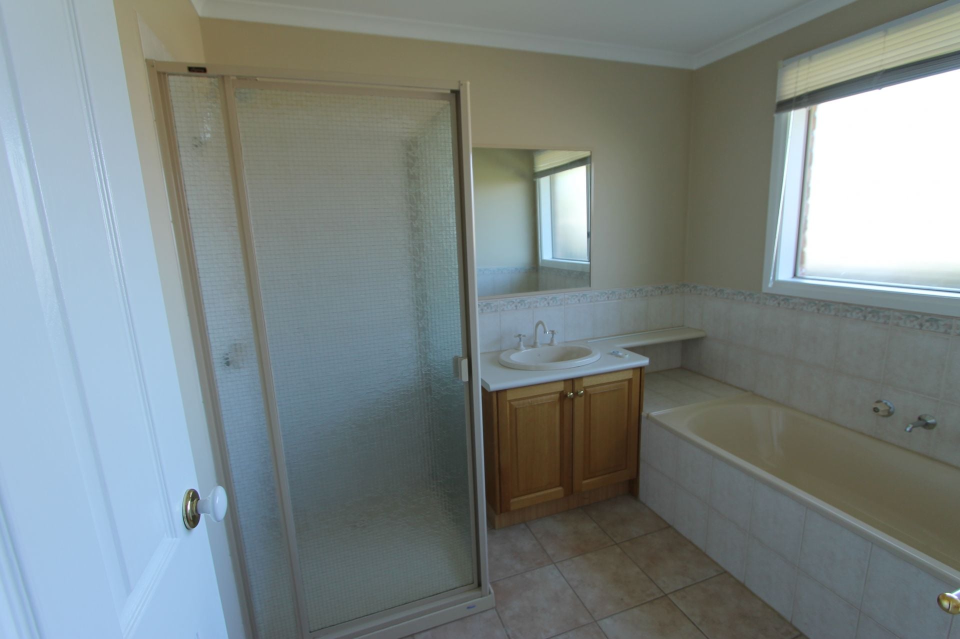 Spacious Home In Quiet Court Location