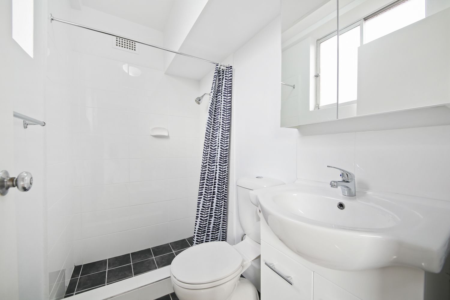 FULLY RENOVATED APARTMENT WITH CITY VIEWS