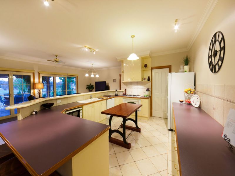 18 Grays Lane Yackandandah VIC, Yackandandah - Thumbnail 4