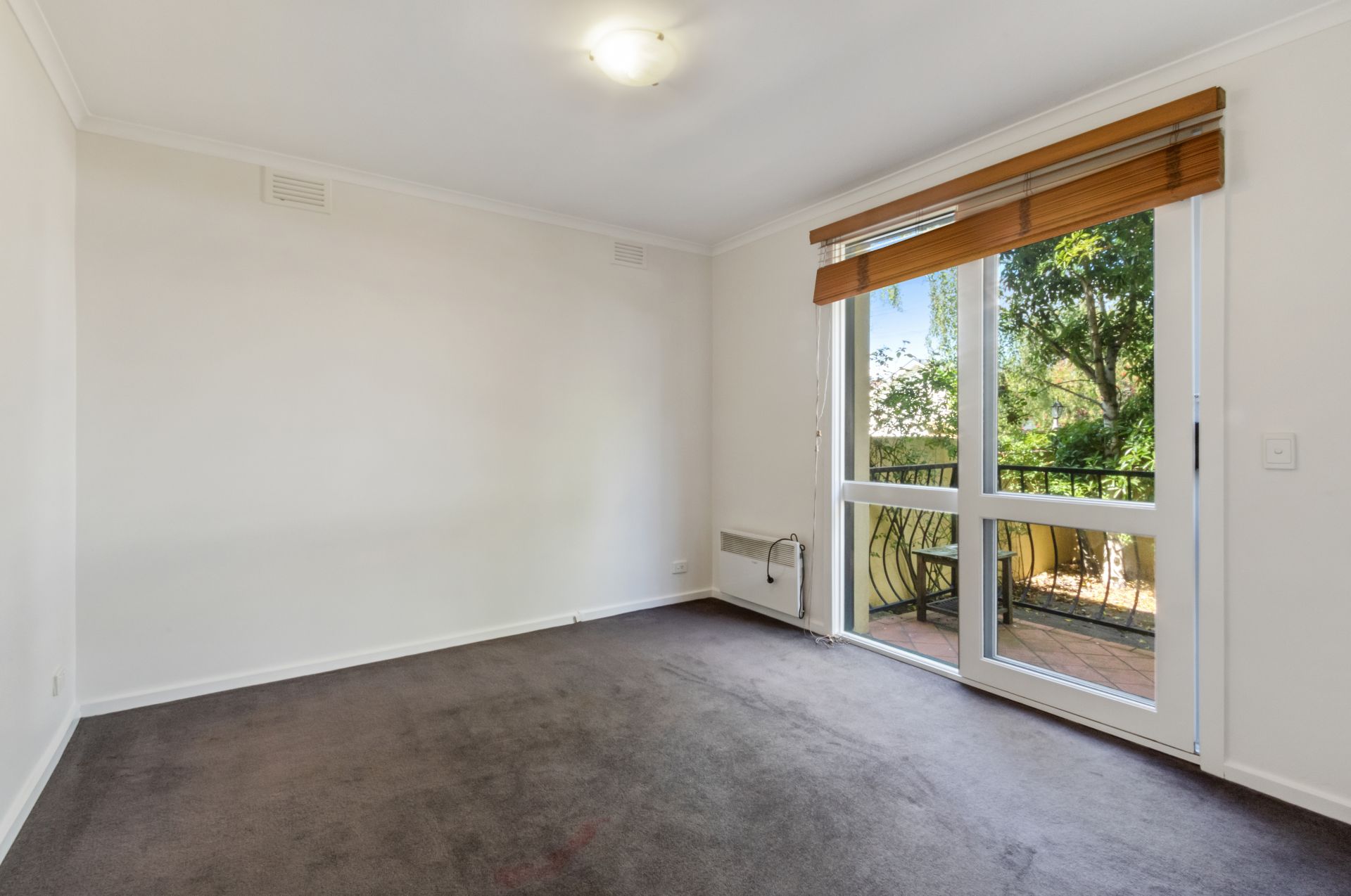A large courtyard to enjoy this summer!