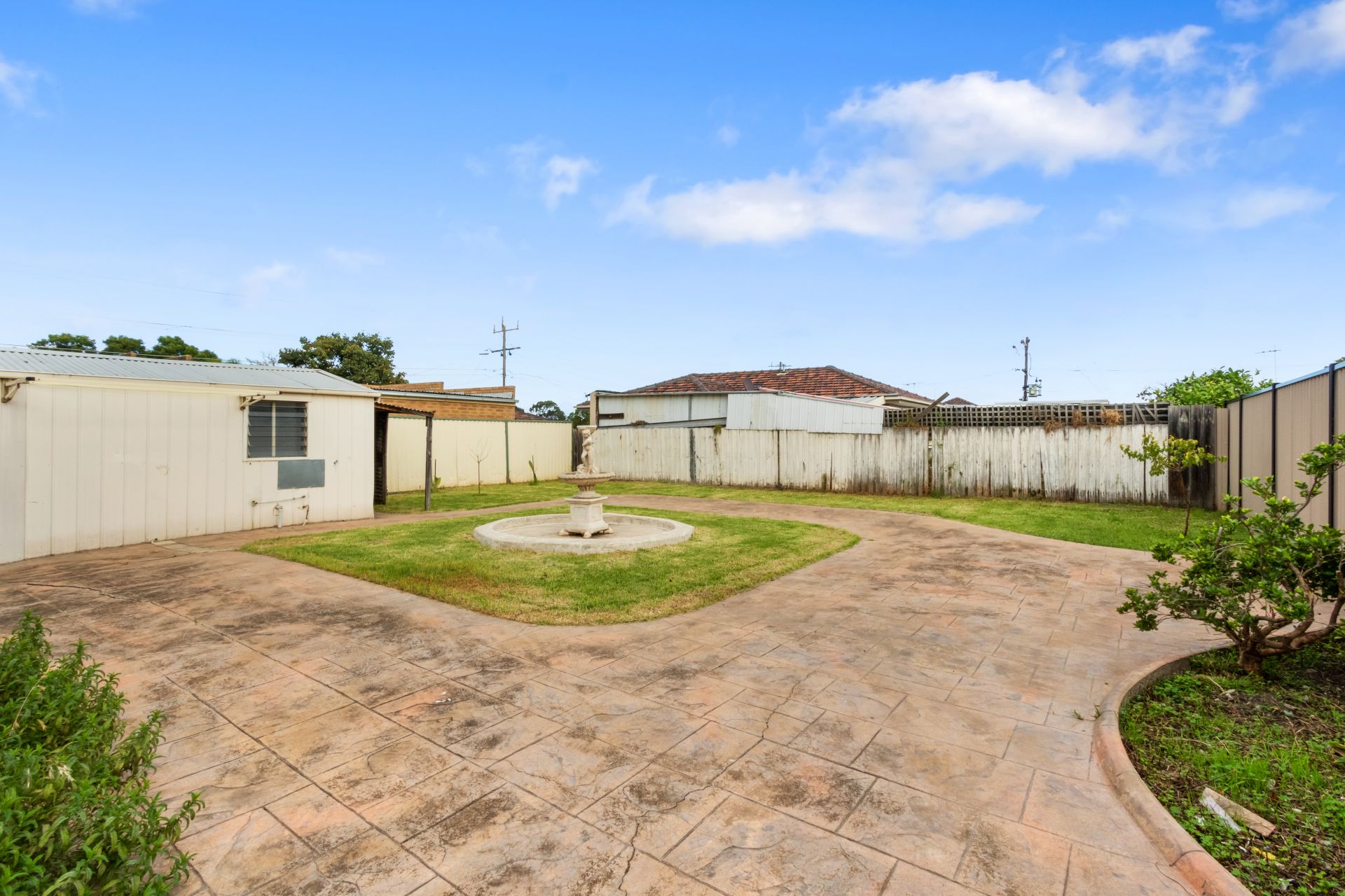 SIZE, QUALITY, LOCATION, PRICE. EVERYTHING IS RIGHT HERE.