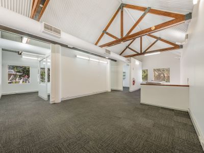 CHARACTER MILTON OFFICE WITH SIX CARS!