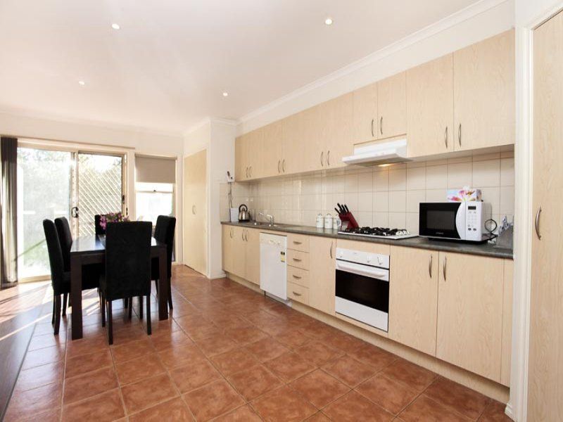 38 O'Donnell Drive, Caroline Springs - Thumbnail 5