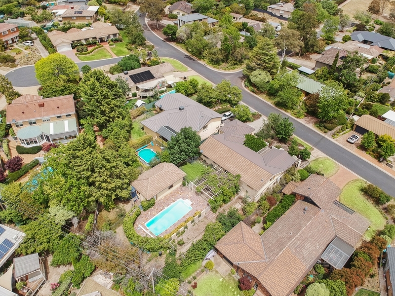 Family home with bonus pool and studio