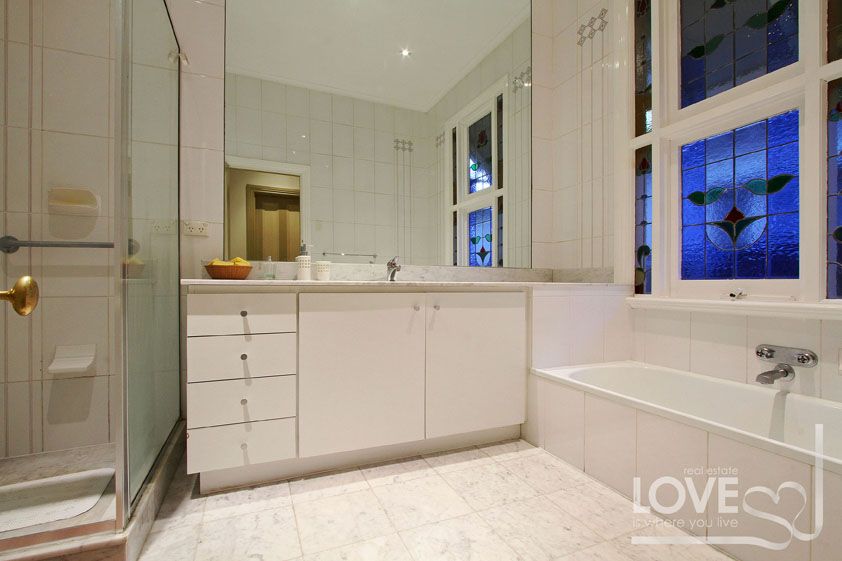 CLASSIC TIMELESS BEAUTY MATCHED WITH A FIRST CLASS LOCATION