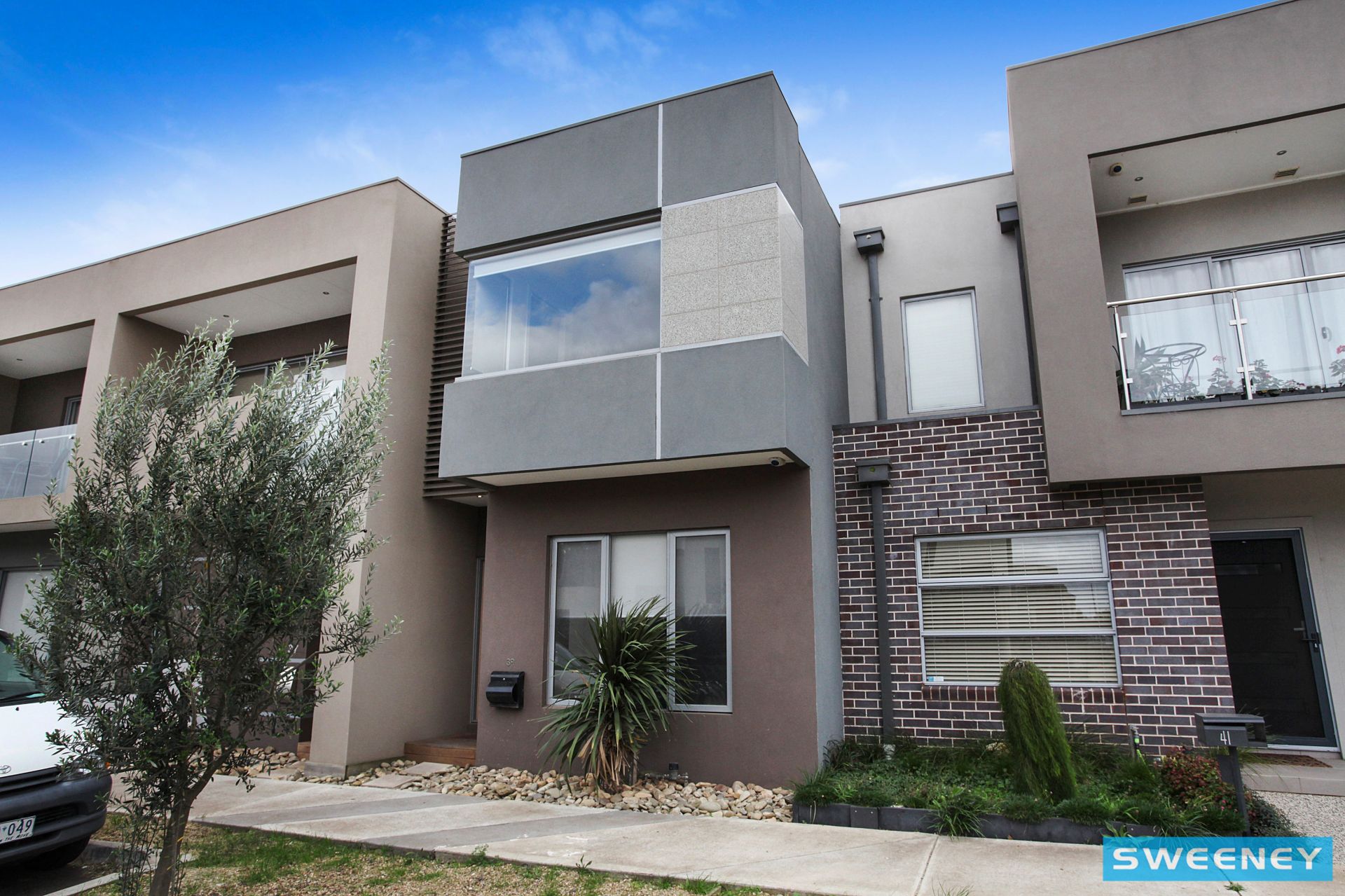 39 Marine Parade, Caroline Springs - Thumbnail 2