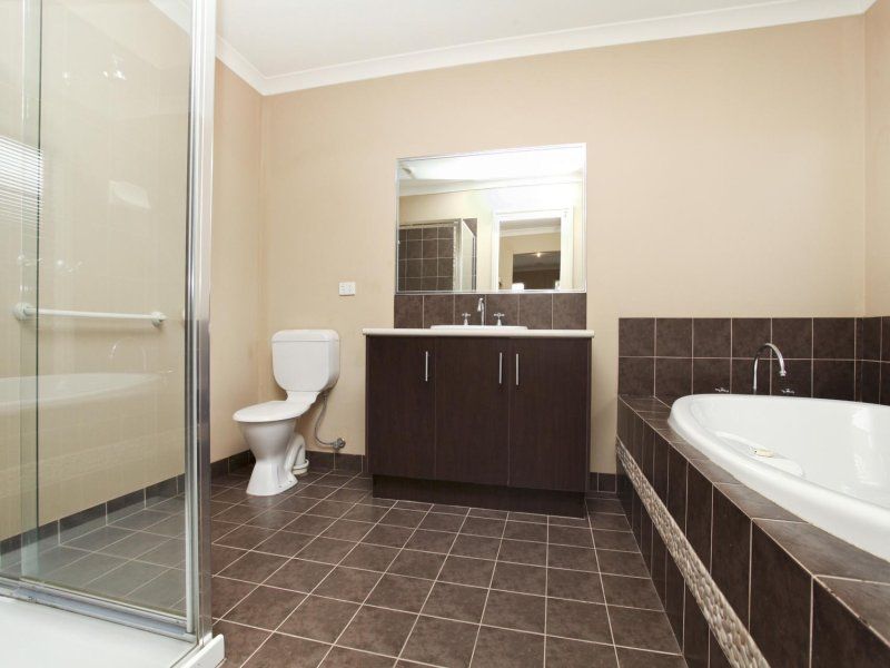 50 Edgbaston Parade, Caroline Springs - Thumbnail 7
