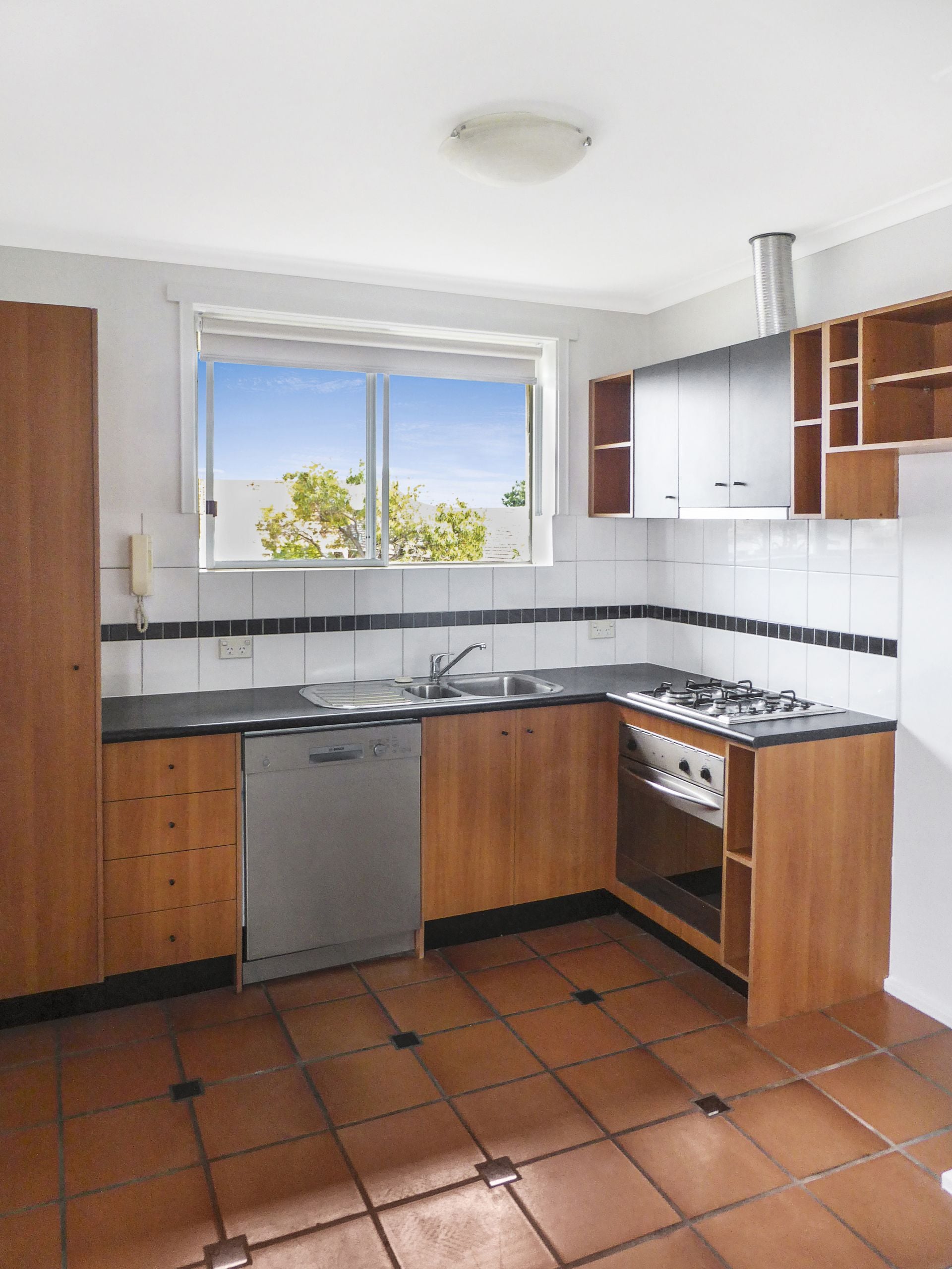 Light, Spacious & Modern 2 Bedroom Apartment in a Great Location