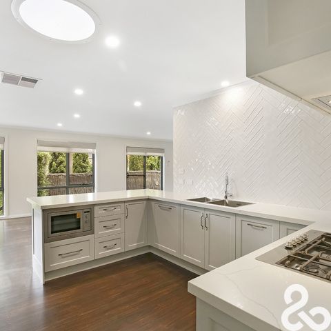 **Executive Family Luxury Living in Ivanhoe**