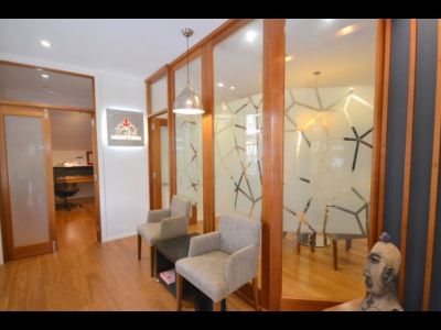 HIGHLY FUNCTIONAL OFFICE IN SPRING HILL!